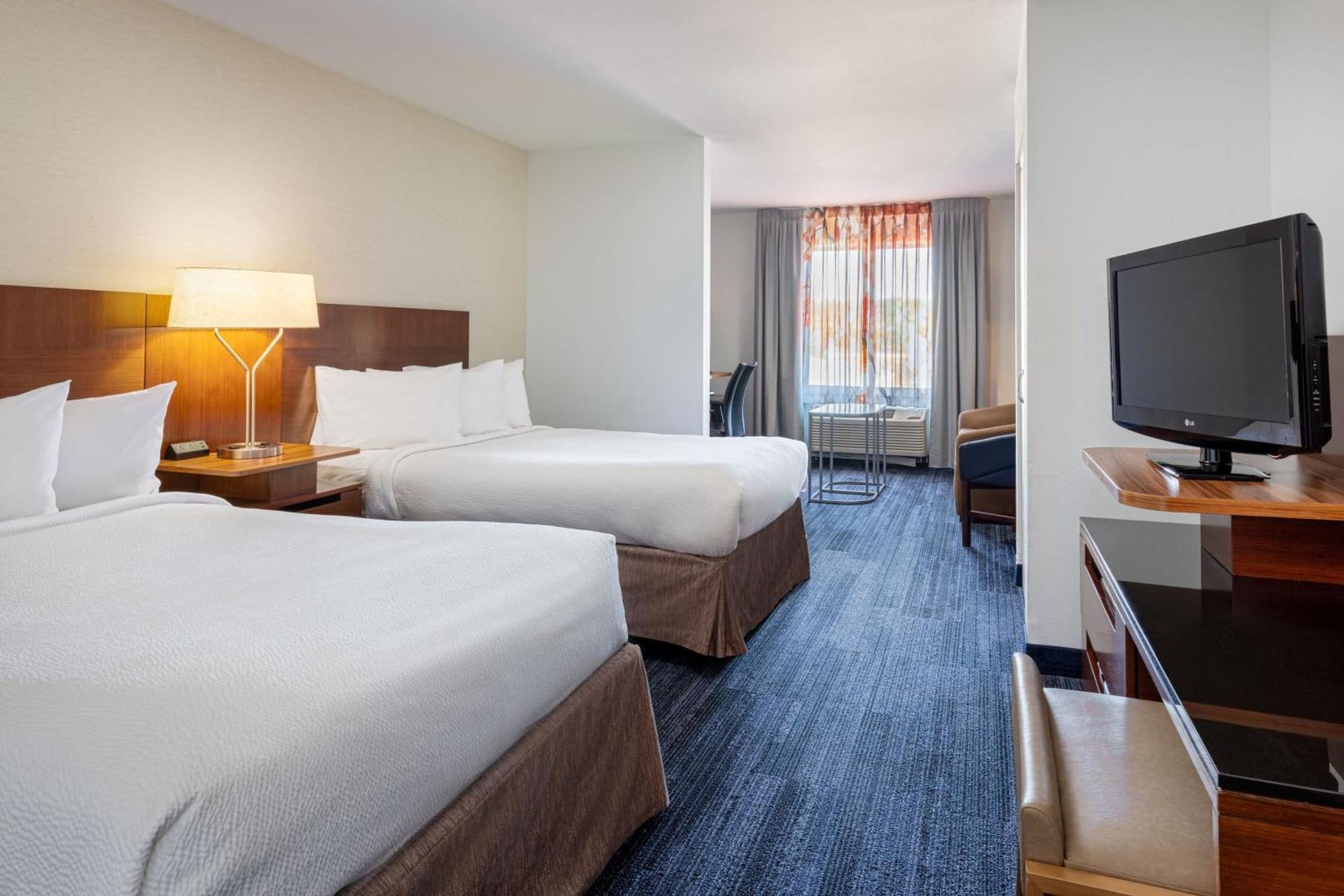 Fairfield Inn & Suites By Marriott Smithfield Exterior photo
